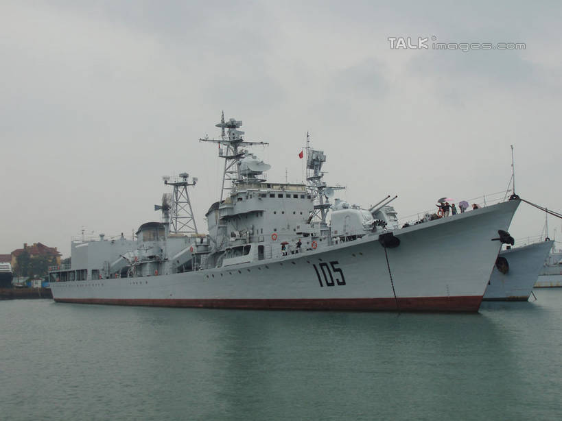 无人,码头,横图,室外,白天,正面,度假,海浪,海洋,美景,城市风光,城市,港口,船,青岛,中国,亚洲,停靠,景观,浪花,乌云,云,阴天,云朵,云彩,娱乐,山东,天空,海水,天,享受,休闲,景色,放松,军舰,军港,昏暗,阴沉,停泊,海景,战舰,东亚,军用战舰,山东省,战船,中华人民共和国,华东地区,鲁,青岛市,大海,风浪,海,海水的波动,近岸浪,涌浪,彩图,摆渡口,埠头,渡口,渡头,港湾,海港,口岸,商港,shslj1