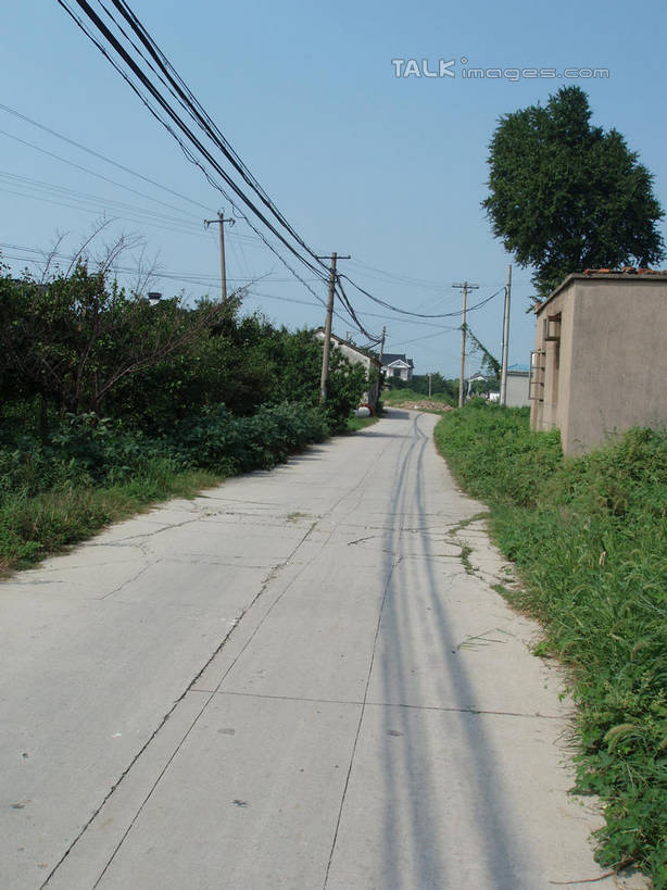 无人,家,竖图,室外,白天,正面,旅游,度假,草地,草坪,美景,树林,植物,道路,路,中国,亚洲,阴影,电力,光线,电线,电线杆,线,影子,房屋,屋子,景观,公寓,小路,电能,交通,线路,娱乐,洋房,浙江,楼房,住宅,草,树,树木,浙江省,蓝色,绿色,蓝天,天空,阳光,自然,天,享受,休闲,景色,放松,缥缈峰,生长,晴朗,成长,电,电源,自然风光,能量,东亚,万里无云,中华人民共和国,华东地区,浙,晴空,晴空万里,彩图,房子,shslj1