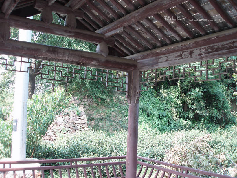 无人,栏杆,横图,室外,白天,正面,旅游,度假,草地,草坪,美景,树林,植物,中国,亚洲,阴影,光线,影子,亭子,屋顶,景观,围栏,顶棚,娱乐,浙江,护栏,草,树,树木,浙江省,绿色,阳光,自然,凉亭,享受,休闲,景色,放松,缥缈峰,生长,成长,自然风光,东亚,中华人民共和国,华东地区,浙,彩图,shslj1