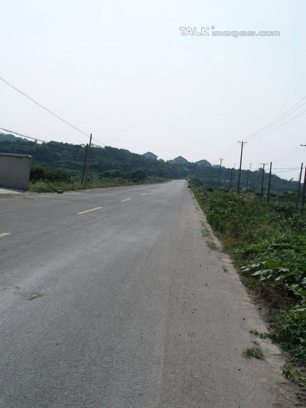 无人,竖图,室外,白天,正面,消失点,旅游,度假,草地,草坪,美景,植物,道路,路,公路,中国,亚洲,阴影,电力,光线,电线,电线杆,线,影子,景观,分界线,电能,停车线,交通,线路,娱乐,浙江,草,浙江省,蓝色,绿色,蓝天,天空,阳光,自然,天,享受,休闲,景色,放松,缥缈峰,晴朗,电,车行道,车行道分界线,电源,自然风光,标线,能量,东亚,车行线,万里无云,中华人民共和国,华东地区,浙,晴空,晴空万里,马路,彩图,没影点,灭点,shslj1