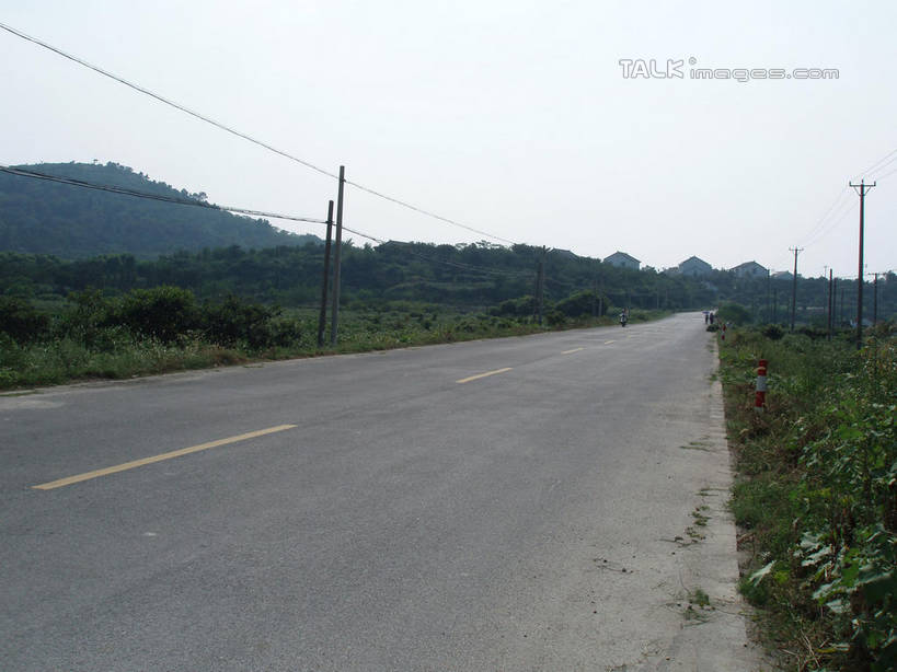 无人,横图,室外,白天,正面,消失点,旅游,度假,草地,草坪,美景,植物,道路,路,公路,中国,亚洲,阴影,电力,光线,电线,电线杆,线,影子,景观,分界线,电能,停车线,交通,线路,娱乐,草,蓝色,绿色,蓝天,天空,阳光,自然,天,享受,休闲,景色,放松,晴朗,电,车行道,车行道分界线,电源,自然风光,标线,能量,东亚,车行线,万里无云,中华人民共和国,晴空,晴空万里,马路,彩图,没影点,灭点,shslj1