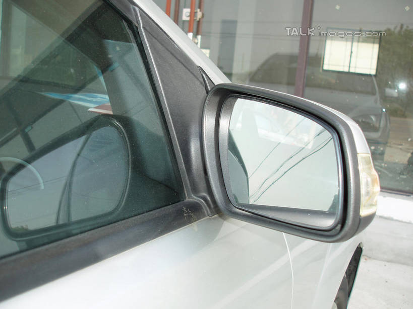 无人,横图,室外,特写,白天,正面,安全,窗户,镜子,落地窗,汽车,一辆,停靠,阴影,反射,光线,影子,玻璃窗,车,阳光,车窗,交通工具,轿车,后视镜,镜像,生命,镜面,停泊,载具,光学,彩图,shslj1