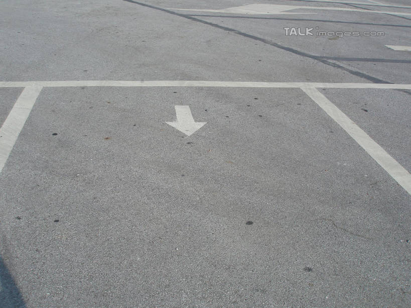 无人,停车场,横图,室外,白天,正面,度假,美景,城市风光,城市,中国,亚洲,阴影,光线,影子,景观,分界线,停车线,方向,娱乐,箭头,阳光,享受,休闲,景色,放松,车行道,车行道分界线,指向,标线,东亚,车行线,中华人民共和国,簇,彩图,泊车场,shslj1