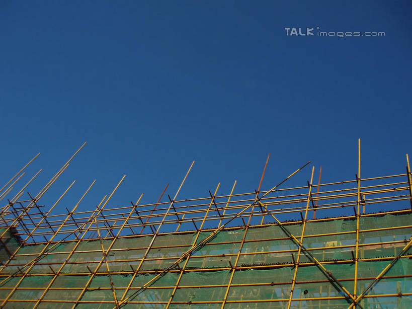 无人,栏杆,横图,室外,白天,仰视,中国,亚洲,阴影,光线,影子,支架,围栏,护栏,架子,脚手架,施工,蓝色,蓝天,天空,阳光,建筑工地,天,晴朗,支撑,固定,东亚,万里无云,中华人民共和国,地盘,建筑地盘,施工地盘,晴空,晴空万里,彩图,低角度拍摄,工地,稳固,shslj1