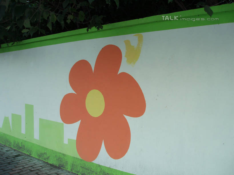 无人,高楼大厦,横图,室外,白天,正面,度假,绘画,美景,城市风光,城市,大厦,建筑,摩天大楼,中国,亚洲,阴影,艺术,装饰,盛开,光线,影子,墙,景观,花蕾,文化,娱乐,壁画,墙壁,墙面,花,花瓣,花朵,鲜花,阳光,花苞,花蕊,享受,休闲,景色,放松,华丽,修饰,点缀,东亚,中华人民共和国,衬托,美观,雅致,雅观,画画,彩图,大楼,高层建筑,高楼,摩天楼,shslj1