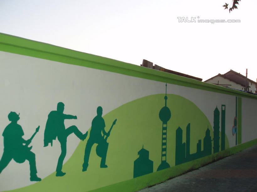 东方人,无人,三个人,家,横图,室外,白天,正面,度假,绘画,美景,城市风光,城市,上海,中国,亚洲,乐队,表演,踢,阴影,服装,艺术,装饰,光线,影子,房屋,墙,屋子,景观,公寓,电吉他,乐器,弦乐器,音乐,演奏,抬腿,黄种人,文化,娱乐,队伍,东方明珠,浦东,洋房,楼房,壁画,墙壁,墙面,住宅,衣服,蓝色,蓝天,天空,阳光,天,享受,休闲,景色,放松,服饰,晴朗,张开双腿,华丽,修饰,点缀,申,演出,歌舞,衣着,穿着,弹拨弦鸣乐器,浦东新区,东亚,奏乐,东方明珠广播电视塔,东方明珠电视塔,上海市,万里无云,中华人民共和国,沪,华东地区,衬托,美观,雅致,雅观,衣饰,展开双腿,上演,男人,男性,年轻男性,亚洲人,晴空,晴空万里,画画,半身,彩图,房子,弹拨弦乐器,伸展双腿,shslj1