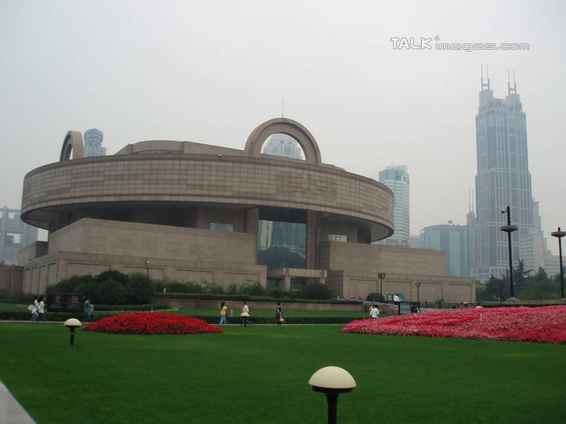 无人,博物馆,高楼大厦,横图,室外,白天,正面,度假,花海,花圃,美景,植物,城市风光,标志建筑,城市,大厦,地标,建筑,路灯,摩天大楼,叶子,照明,上海,中国,亚洲,研究,盛开,景观,建筑群,灯光,教育,花蕾,娱乐,建设,灯,花,花瓣,花朵,花卉,鲜花,树,树木,蓝色,绿色,蓝天,天空,自然,人民广场,花丛,花束,花田,天,花苞,花蕊,享受,休闲,景色,放松,上海博物馆,生长,晴朗,成长,展览,照亮,申,照明设备,欣赏,陈列,黄浦区,东亚,上海市,万里无云,中华人民共和国,沪,华东地区,典藏,上海人民广场,晴空,晴空万里,彩图,大楼,高层建筑,高楼,摩天楼,shslj1