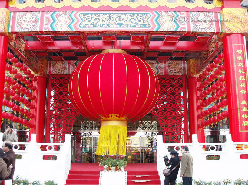 东方人,四个人,栏杆,站,横图,室外,白天,仰视,爱情,度假,美景,楼梯,城市风光,城市,照明,中国,春节,亚洲,许多,行人,游客,游人,吊挂,悬挂,服装,节日,庆祝,灯笼,扶手,纸灯笼,柱子,阶梯,墙,景观,很多,浪漫,挂,休闲装,黄种人,文化,娱乐,护栏,路人,旅客,墙壁,墙面,台阶,衣服,红色,灯具,站着,庆典,享受,休闲,温暖,温馨,休闲服,景色,恩爱,放松,恋人,服饰,纪念,照亮,和睦,照明设备,东亚,中华人民共和国,过客,男人,男性,年轻男性,年轻女性,女人,女性,亚洲人,情侣,站立,半身,彩图,低角度拍摄,伴侣,融洽,shslj1