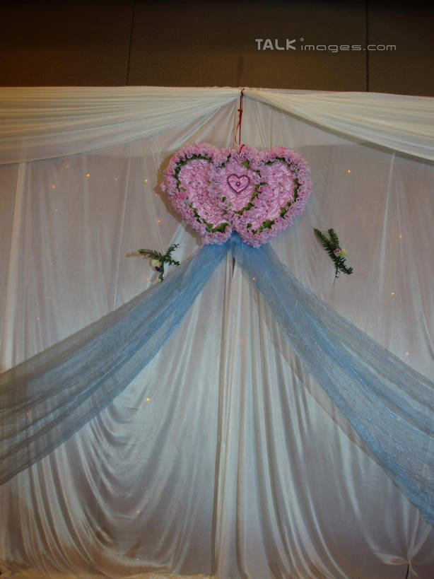 无人,竖图,室内,白天,正面,爱情,婚礼,快乐,幸福,纯洁,热情,酒店,玫瑰,阴影,爱心,庆祝,装饰,反射,影子,玫瑰花,结婚,浪漫,粉色,温暖,温馨,喜庆,心形,恩爱,帷幕,纪念,华丽,修饰,点缀,和睦,帷幔,幕布,感动,幕帘,粉玫瑰,衬托,美观,雅致,雅观,尊敬,帷幔布,天真,刺玫花,徘徊花,心型,彩图,高兴,旅店,融洽,shslj1