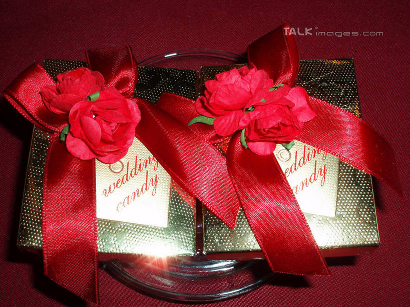 无人,横图,俯视,室内,特写,白天,婚礼,快乐,静物,餐具,礼盒,礼物,阴影,庆祝,反射,英文,标志,布料,碟子,盘,丝绸,丝带,文字,影子,纸盒,字符,字母,缎带,贺卡,结婚,祝福,布纹,文化,标识,绸带,盒子,桌布,两个,一个,红色,包装盒,盘子,餐巾,卡片,礼品盒,碟,台布,喜庆,礼品,单个,纪念,英文字母,礼仪,祝愿,餐桌布,彩图,高角度拍摄,高兴,shslj1