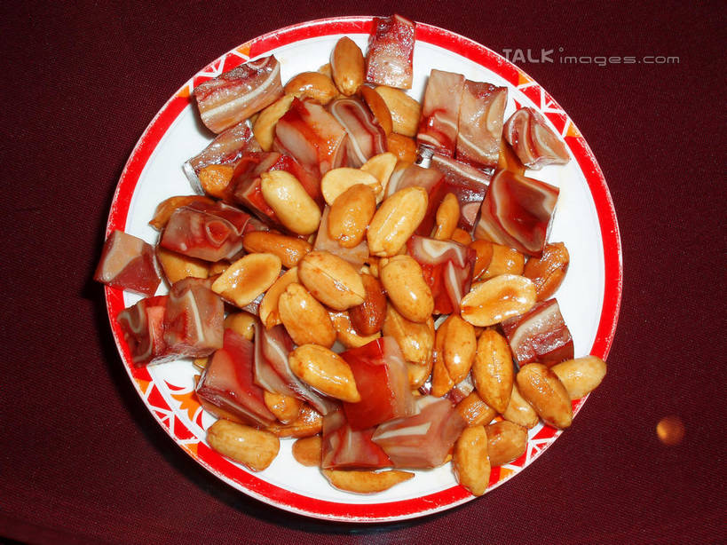 耳朵,无人,横图,俯视,室内,特写,白天,烹饪,中餐,餐桌,桌子,餐具,一堆,许多,阴影,堆叠,堆积,反射,碟子,盘,影子,肉,料理,食品,很多,猪肉,菜肴,美食,肉类,食物,一个,盘子,碟,中式,猪耳朵,凉菜,佳肴,单个,餐台,堆,肉食,豚肉,彩图,高角度拍摄,凉拌猪耳朵,shslj1