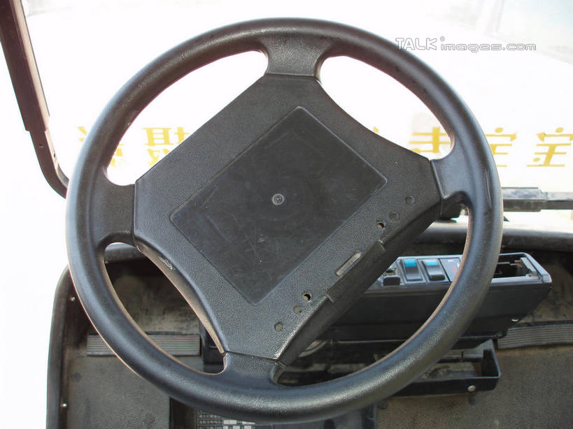 无人,横图,室内,特写,白天,正面,机器,仪器,窗户,汽车,一辆,阴影,反射,影子,设备,玻璃窗,车,车窗,方向盘,交通工具,轿车,驾驶,行驶,控制,载具,彩图,shslj1