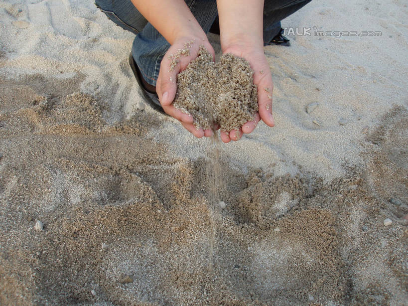 东方人,手,一个人,公园,蹲,捧,横图,俯视,室外,特写,白天,上海,中国,亚洲,双手,仅一个年轻女性,仅一个女性,仅一个人,阴影,光线,沙子,影子,沙,黄种人,阳光,手部,大宁灵石公园,砂,申,东亚,上海市,中华人民共和国,沪,华东地区,闸北区,年轻女性,女人,女性,亚洲人,端,端着,蹲着,捧着,手捧,半身,彩图,高角度拍摄,广中西路,shslj1