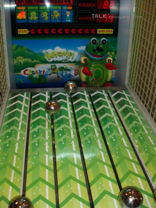 无人,竖图,室外,特写,白天,正面,游戏,静物,金属制品,阴影,光线,金属,标志,文字,影子,珠子,字符,灯光,玩,娱乐,标识,休闲,汉字,钢珠,游戏机,活动,发泄,消遣,智力,中文,宣泄,国文,华文,玩耍,嬉戏,彩图,shslj1