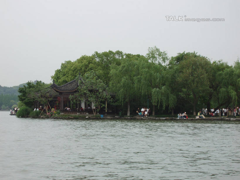 无人,横图,室外,白天,正面,旅游,度假,湖,湖泊,美景,树林,水,植物,船,中国,亚洲,波纹,湖面,景观,水流,水面,涟漪,娱乐,浙江,游船,树,树木,浙江省,绿色,水纹,天空,自然,交通工具,波浪,湖水,天,享受,休闲,景色,放松,游乐设施,千岛湖,生长,成长,舟,自然风光,载具,东亚,中华人民共和国,华东地区,水晕,浙,彩图,淳安,淳安县,新安江水库,shslj1