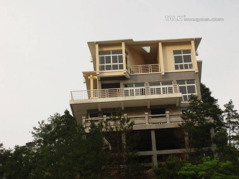 无人,宾馆,横图,室外,白天,仰视,旅游,度假,美景,植物,中国,亚洲,阴影,光线,影子,景观,娱乐,浙江,树,树木,浙江省,蓝色,绿色,蓝天,天空,阳光,自然,天,享受,休闲,景色,放松,千岛湖,生长,晴朗,成长,自然风光,东亚,万里无云,中华人民共和国,华东地区,浙,晴空,晴空万里,彩图,低角度拍摄,客店,客栈,旅店,旅馆,旅舍,淳安,淳安县,新安江水库,shslj1