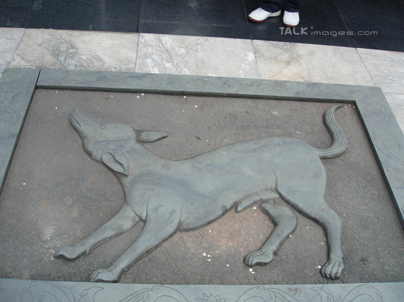 无人,站,横图,俯视,室外,白天,旅游,度假,绘画,名胜古迹,标志建筑,地标,建筑,宠物,狗,雕塑,中国,亚洲,阴影,遗迹,艺术,装饰,光线,雕刻,雕像,浮雕,影子,注视,古迹,文化,文物,娱乐,建设,古建筑,浙江,浙江省,一只,阳光,动物,工艺品,观察,看,站着,享受,休闲,旅游胜地,放松,可爱,千岛湖,观看,纪念,美术,察看,关注,主题,陈列,古文明,东亚,忠诚,中华人民共和国,华东地区,浙,功能,美学,犬,画画,站立,彩图,高角度拍摄,全身,淳安,淳安县,新安江水库,shslj1