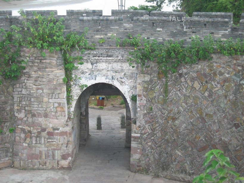 无人,横图,室外,白天,正面,旅游,度假,建材,名胜古迹,标志建筑,地标,建筑,中国,亚洲,遗迹,材料,砖,砖块,墙,拱门,古迹,文物,娱乐,建设,古建筑,浙江,墙壁,墙面,浙江省,天空,天,享受,休闲,砖头,旅游胜地,放松,建造,临海,古文明,东亚,中华人民共和国,华东地区,浙,台州,台州市,石料,彩图,砌墙砖,临海市,临海古城,shslj1