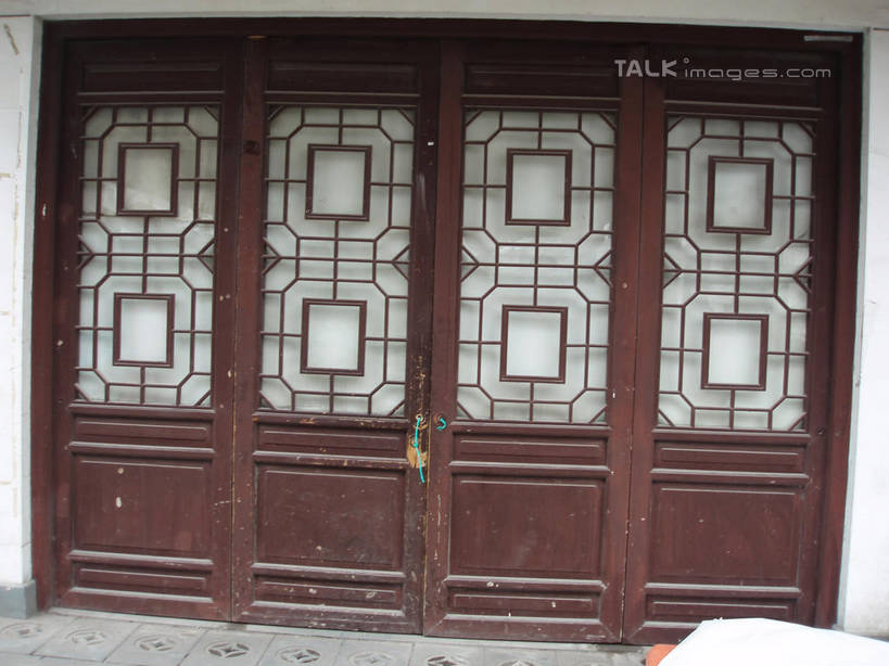 无人,家,横图,室外,白天,正面,旅游,度假,名胜古迹,门,标志建筑,地标,建筑,阴影,遗迹,装饰,光线,纹路,纹理,影子,房屋,墙,屋子,古迹,文物,娱乐,建设,古建筑,楼房,墙壁,墙面,住宅,白色,阳光,门框,享受,休闲,旅游胜地,放松,华丽,修饰,点缀,古文明,肌理,衬托,美观,雅致,雅观,彩图,房子,shslj1