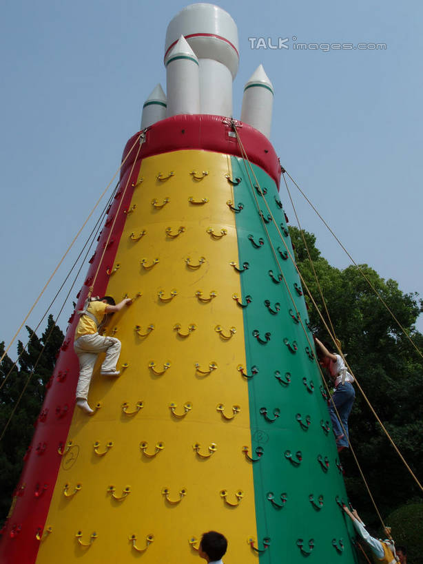 无人,竖图,室外,白天,仰视,旅游,度假,游戏,美景,植物,玩具,上海,中国,亚洲,景观,玩,娱乐,树,树木,绿色,天空,自然,天,享受,休闲,充气玩具,景色,放松,上海植物园,龙吴路,生长,成长,活动,申,发泄,消遣,智力,自然风光,东亚,徐汇区,上海市,中华人民共和国,沪,华东地区,宣泄,蹦蹦床,玩耍,嬉戏,彩图,低角度拍摄,跳跳床,充气蹦蹦床,充气蹦床,充气城堡,充气弹跳床,充气跳跳床,shslj1