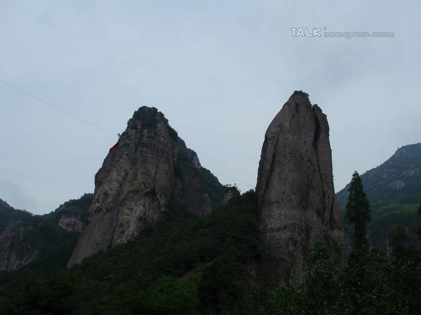 无人,横图,室外,白天,仰视,旅游,度假,石头,美景,森林,山,山脉,树林,植物,中国,亚洲,石子,景观,山峰,悬崖,山峦,娱乐,浙江,树,树木,浙江省,蓝色,绿色,蓝天,天空,自然,群山,天,享受,休闲,景色,放松,雁荡山,生长,晴朗,成长,自然风光,东亚,万里无云,中华人民共和国,华东地区,浙,温州,温州市,绝壁,石块,岩石,晴空,晴空万里,彩图,低角度拍摄,shslj1