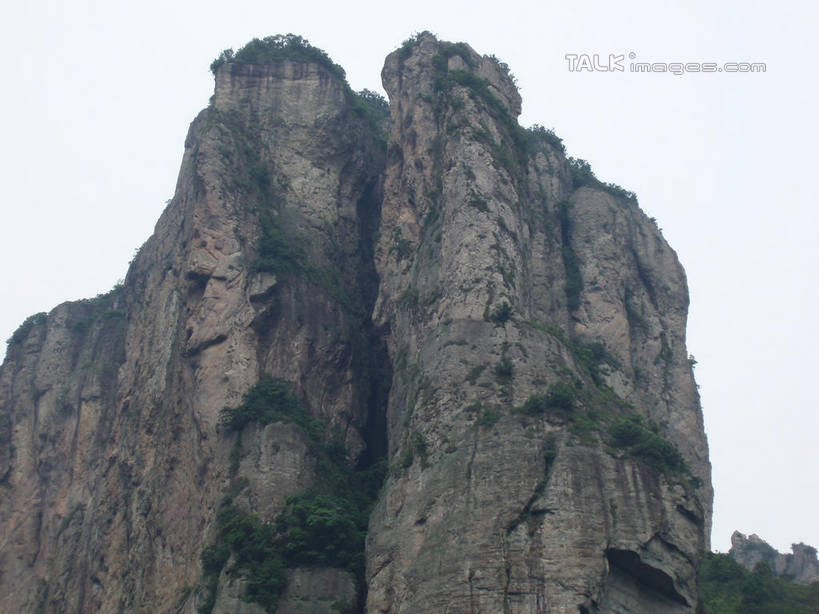 无人,横图,室外,白天,仰视,旅游,度假,石头,美景,森林,山,山脉,树林,植物,中国,亚洲,石子,景观,山峰,悬崖,山峦,娱乐,浙江,树,树木,浙江省,绿色,天空,自然,群山,天,享受,休闲,景色,放松,雁荡山,生长,成长,自然风光,东亚,中华人民共和国,华东地区,浙,温州,温州市,绝壁,石块,岩石,彩图,低角度拍摄,shslj1