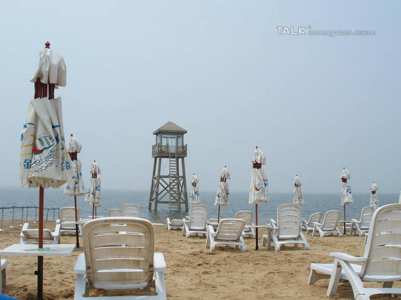 无人,横图,室外,白天,正面,旅游,度假,海浪,海洋,美景,沙滩,椅子,上海,中国,亚洲,一排,整齐,并列,并排,伞,沙子,雨伞,遮阳伞,躺椅,海岸,景观,浪花,沙地,娱乐,阳伞,排列,蓝色,蓝天,天空,自然,海水,救生塔,天,享受,休闲,景色,放松,水上乐园,奉贤区,晴朗,沙滩椅,申,太阳伞,队列,自然风光,平行,海景,东亚,上海市,万里无云,中华人民共和国,沪,华东地区,大海,风浪,海,海水的波动,海滩,近岸浪,涌浪,晴空,晴空万里,彩图,碧海金沙水上乐园,shslj1