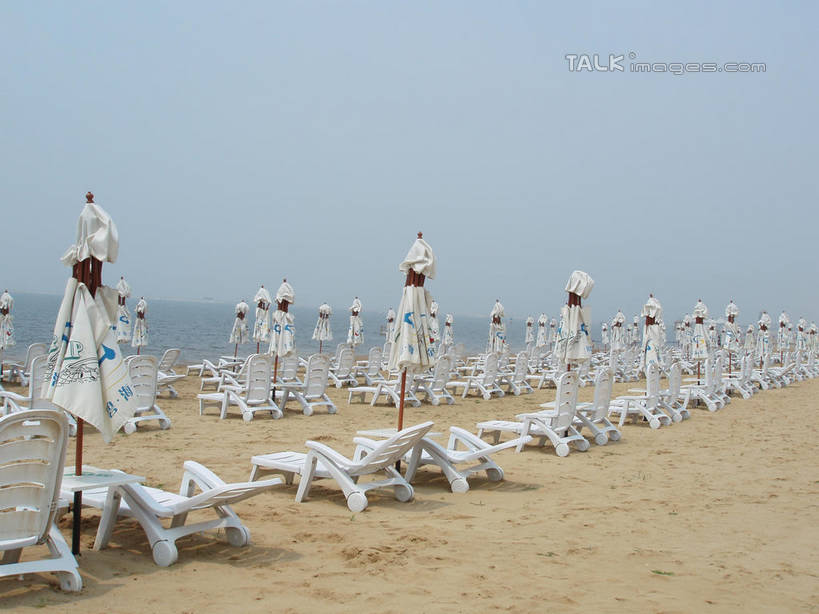 无人,横图,室外,白天,正面,旅游,度假,海浪,海洋,美景,沙滩,椅子,上海,中国,亚洲,一排,整齐,并列,并排,伞,沙子,雨伞,遮阳伞,躺椅,海岸,景观,浪花,沙地,娱乐,阳伞,排列,蓝色,蓝天,天空,自然,海水,天,享受,休闲,景色,放松,水上乐园,奉贤区,晴朗,沙滩椅,申,太阳伞,队列,自然风光,平行,海景,东亚,上海市,万里无云,中华人民共和国,沪,华东地区,大海,风浪,海,海水的波动,海滩,近岸浪,涌浪,晴空,晴空万里,彩图,碧海金沙水上乐园,shslj1