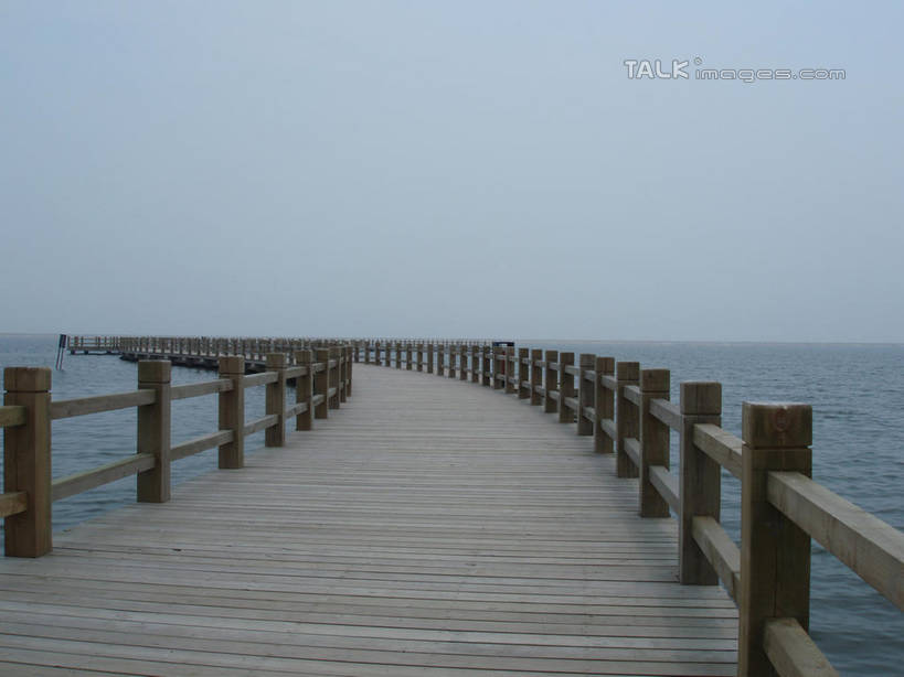 无人,栏杆,横图,室外,白天,正面,旅游,度假,海浪,海洋,美景,上海,中国,亚洲,木板,景观,浪花,围栏,桥,木桥,娱乐,护栏,栈桥,蓝色,蓝天,天空,自然,海水,天,享受,休闲,景色,放松,水上乐园,奉贤区,晴朗,人行桥,木板桥,申,自然风光,海景,东亚,上海市,万里无云,中华人民共和国,沪,华东地区,大海,风浪,海,海水的波动,近岸浪,涌浪,晴空,晴空万里,彩图,碧海金沙水上乐园,shslj1