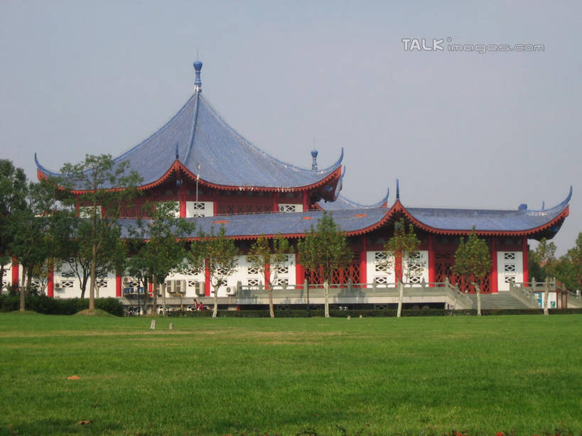 无人,家,横图,室外,白天,正面,度假,草地,草坪,美景,植物,别墅,城市风光,城市,上海,中国,亚洲,阴影,光线,影子,房屋,屋子,景观,公寓,娱乐,洋房,楼房,住宅,草,树,树木,蓝色,绿色,蓝天,天空,阳光,自然,天,享受,休闲,景色,放松,东方绿舟,生长,晴朗,成长,申,青浦区,东亚,上海市,万里无云,中华人民共和国,沪,华东地区,晴空,晴空万里,彩图,房子,shslj1