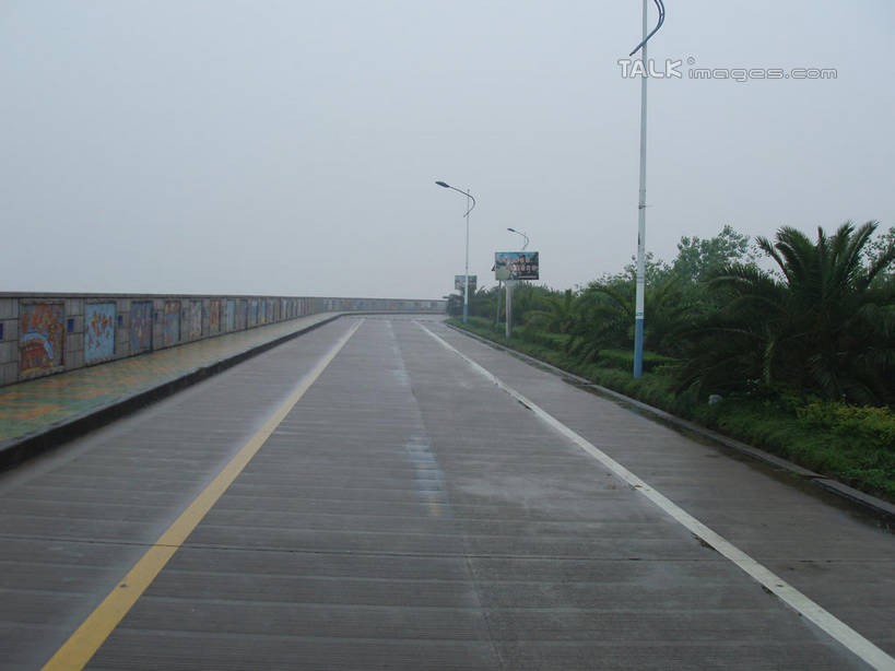 无人,横图,室外,白天,正面,旅游,度假,草地,草坪,美景,植物,道路,路,路灯,公路,照明,景观,灯光,分界线,停车线,交通,娱乐,灯,草,树,树木,绿色,天空,自然,天,享受,休闲,景色,放松,生长,成长,车行道,车行道分界线,照亮,照明设备,自然风光,标线,车行线,马路,彩图,shslj1