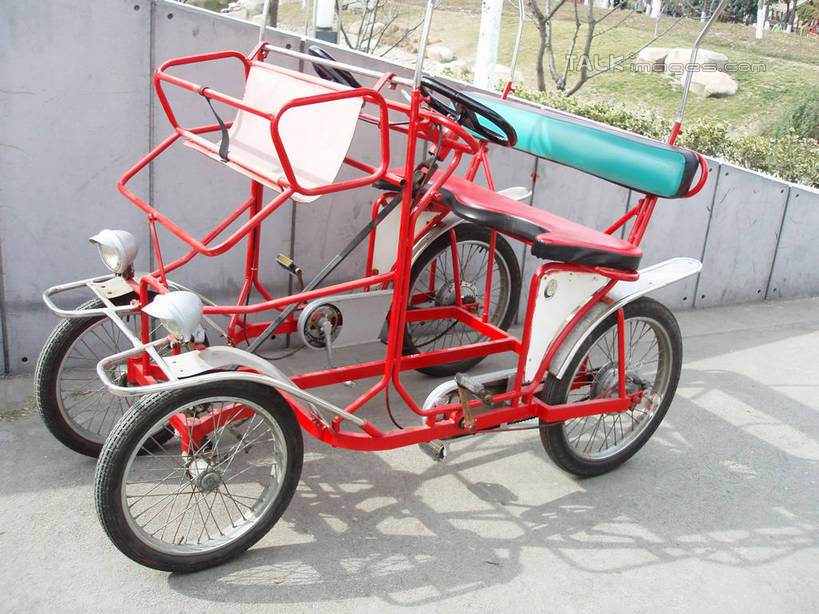 无人,横图,俯视,室外,白天,度假,美景,植物,城市风光,城市,自行车,上海,中国,亚洲,一辆,阴影,光线,影子,墙,景观,娱乐,墙壁,墙面,车,脚踏车,树,树木,红色,绿色,阳光,自然,交通工具,南京路,享受,休闲,景色,放松,南京路步行街,南京东路,双人自行车,生长,成长,申,载具,黄浦区,东亚,上海市,中华人民共和国,沪,华东地区,彩图,高角度拍摄,shslj1