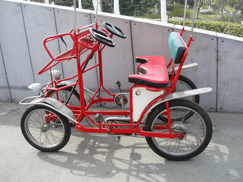 无人,横图,俯视,室外,白天,度假,美景,植物,城市风光,城市,自行车,上海,中国,亚洲,一辆,阴影,光线,影子,墙,景观,娱乐,墙壁,墙面,车,脚踏车,树,树木,红色,绿色,阳光,自然,交通工具,南京路,享受,休闲,景色,放松,南京路步行街,南京东路,双人自行车,生长,成长,申,载具,黄浦区,东亚,上海市,中华人民共和国,沪,华东地区,彩图,高角度拍摄,shslj1