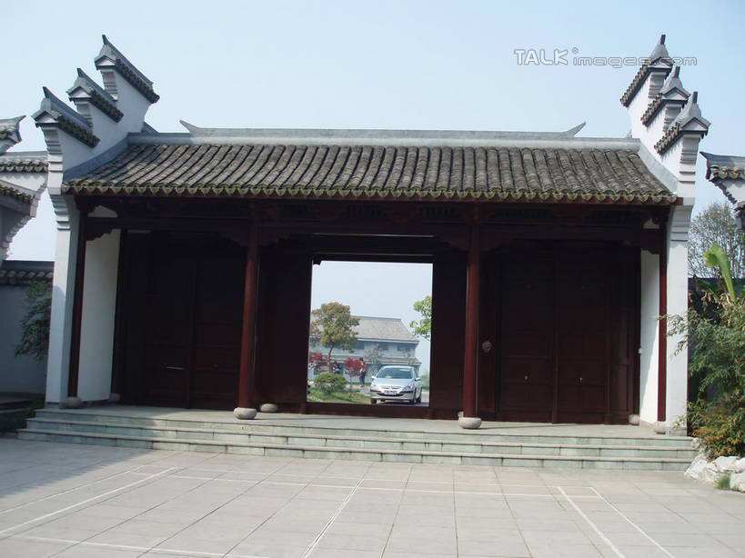 无人,家,横图,室外,白天,正面,旅游,度假,美景,植物,门,建筑,中国,亚洲,阴影,光线,瓦片,影子,柱子,房屋,屋顶,屋子,景观,顶棚,瓦,娱乐,浙江,楼房,住宅,树,树木,浙江省,蓝色,绿色,蓝天,天空,阳光,自然,门框,天,享受,休闲,景色,放松,建造,石浦渔港,象山,宁波,生长,晴朗,成长,自然风光,东亚,屋瓦,万里无云,中华人民共和国,华东地区,浙,宁波市,晴空,晴空万里,彩图,房子,石浦,石浦镇,象山县,shslj1