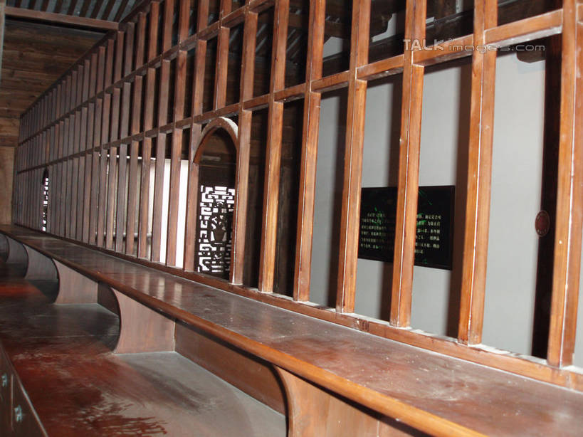 无人,博物馆,栏杆,横图,室内,白天,正面,旅游,度假,名胜古迹,标志建筑,地标,建筑,中国,亚洲,研究,遗迹,木制,墙,围栏,教育,古迹,文物,娱乐,建设,古建筑,浙江,护栏,墙壁,墙面,浙江省,木制品,享受,休闲,旅游胜地,放松,钱庄,石浦渔港,账房,象山,宁波,展览,欣赏,陈列,古文明,东亚,中华人民共和国,华东地区,浙,宁波市,典藏,彩图,钱店,信用机构,银号,石浦,石浦镇,象山县,shslj1
