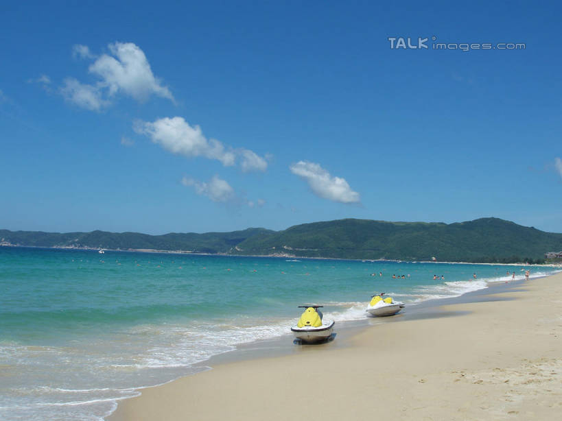 无人,横图,室外,白天,正面,旅游,度假,海浪,海洋,美景,沙滩,山,山脉,植物,船,三亚,中国,亚洲,阴影,光线,沙子,影子,海岸,景观,浪花,山峰,云,云朵,游艇,沙地,山峦,云彩,娱乐,树,树木,海南,蓝色,绿色,白云,蓝天,天空,阳光,自然,海水,交通工具,群山,天,享受,休闲,景色,放松,海南省,生长,晴朗,成长,自然风光,载具,海景,东亚,三亚市,中华人民共和国,华南地区,琼,大海,风浪,海,海水的波动,海滩,近岸浪,涌浪,晴空,彩图,shslj1