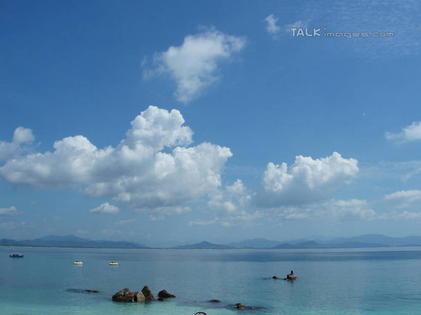 无人,横图,室外,白天,正面,旅游,度假,海浪,海洋,石头,美景,三亚,中国,亚洲,阴影,光线,石子,影子,景观,浪花,云,云朵,云彩,娱乐,海南,蓝色,白云,蓝天,天空,阳光,自然,海水,天,享受,休闲,景色,放松,海南省,晴朗,自然风光,海景,东亚,三亚市,中华人民共和国,华南地区,琼,大海,风浪,海,海水的波动,近岸浪,石块,岩石,涌浪,晴空,彩图,shslj1