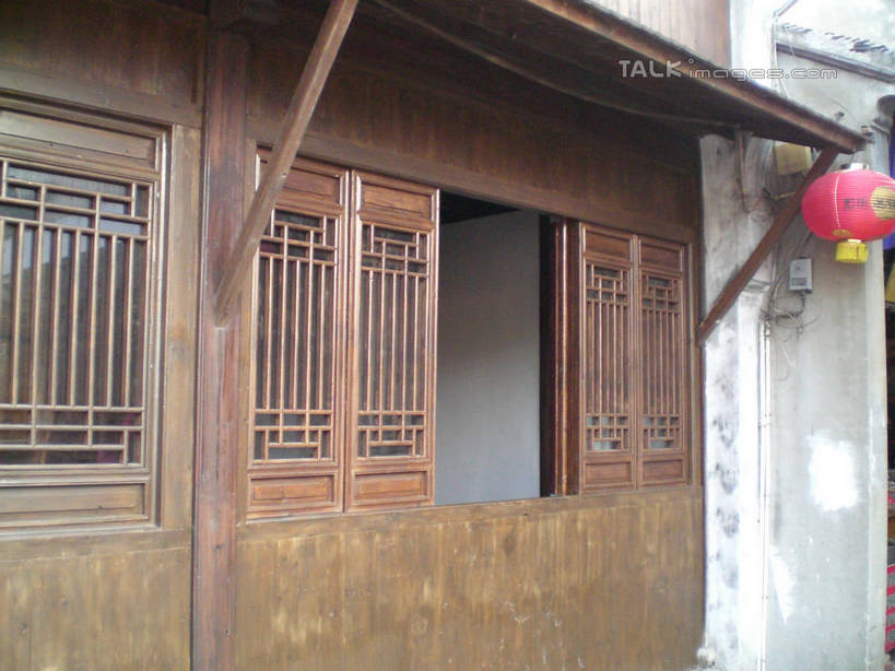 无人,横图,室外,白天,正面,旅游,度假,名胜古迹,标志建筑,地标,建筑,照明,中国,亚洲,吊挂,悬挂,遗迹,木制,灯笼,纸灯笼,墙,挂,古迹,文物,娱乐,建设,古建筑,江苏,墙壁,墙面,木制品,灯具,享受,休闲,旅游胜地,放松,千灯古镇,照亮,照明设备,古文明,东亚,江苏省,昆山,昆山市,中华人民共和国,华东地区,苏,鹿城,千灯镇,彩图,昆山千灯古镇,千灯,千墩,shslj1