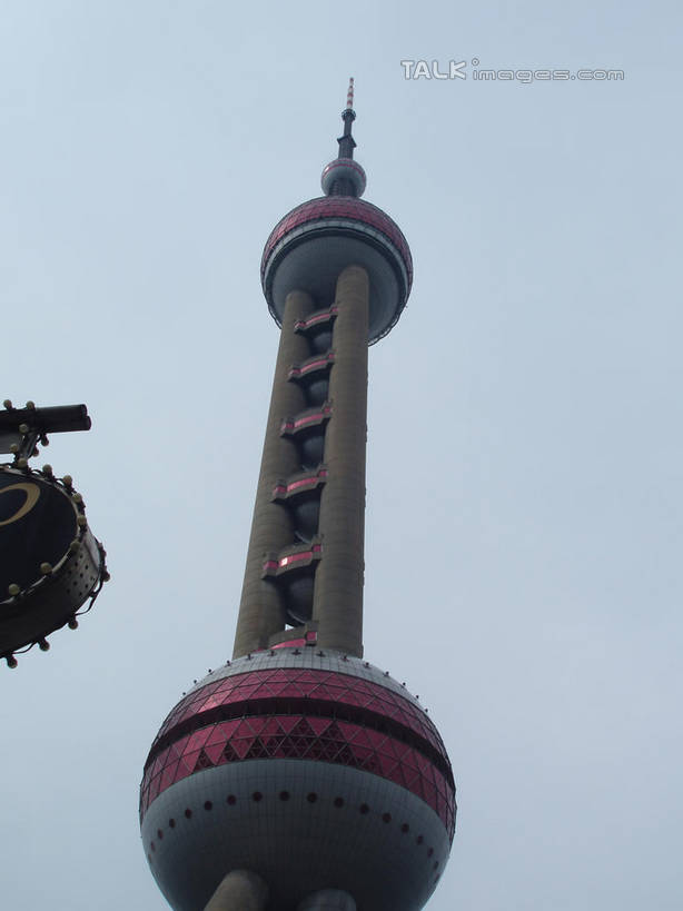 无人,高楼大厦,竖图,室外,白天,仰视,度假,美景,城市风光,标志建筑,城市,大厦,地标,建筑,摩天大楼,上海,中国,亚洲,景观,云,云朵,云彩,娱乐,建设,东方明珠,浦东,白云,天空,天,享受,休闲,景色,放松,申,浦东新区,东亚,东方明珠广播电视塔,东方明珠电视塔,上海市,中华人民共和国,沪,华东地区,彩图,低角度拍摄,大楼,高层建筑,高楼,摩天楼,shslj1