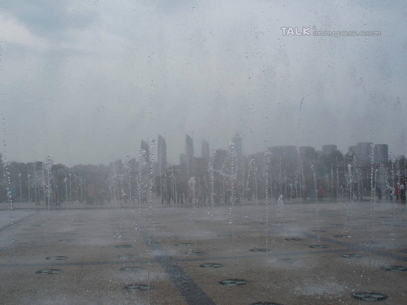 无人,公园,高楼大厦,横图,室外,白天,正面,度假,美景,水,城市风光,城市,大厦,建筑,摩天大楼,喷泉,上海,中国,亚洲,飞溅,朦胧,模糊,溅,液体,景观,水滴,云,云朵,云彩,文化,娱乐,建设,浦东,水珠,蓝色,白云,蓝天,天空,天,品味,享受,休闲,景色,放松,世纪公园,晴朗,申,喷洒,水景,浦东新区,东亚,上海市,中华人民共和国,沪,华东地区,美观,设计,晴空,彩图,大楼,高层建筑,高楼,摩天楼,浦东中央公园,shslj1