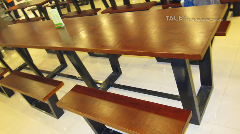 无人,餐厅,横图,俯视,室内,白天,桌面,桌子,椅子,阴影,反射,木制,标签,影子,木椅,木桌,木制品,彩图,高角度拍摄,餐馆,饭店,饭馆,木桌子,shslj1