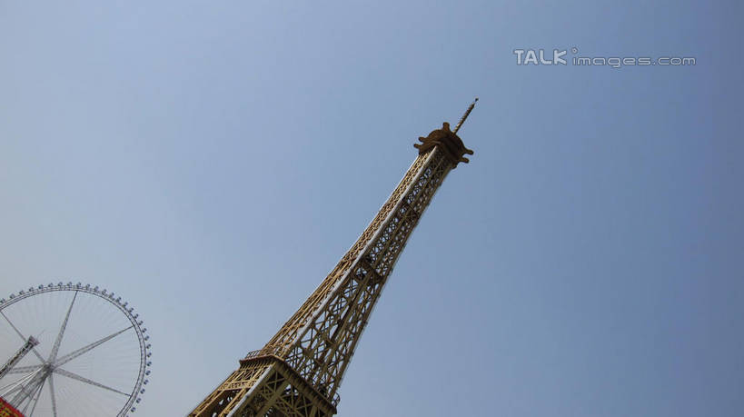 无人,游乐园,横图,室外,白天,仰视,度假,游戏,美景,城市风光,城市,游乐场,雕塑,上海,艾菲尔铁塔,中国,亚洲,阴影,艺术,装饰,光线,雕刻,雕像,影子,景观,摩天轮,埃菲尔铁塔,玩,娱乐,蓝色,蓝天,天空,阳光,工艺品,天,享受,休闲,景色,放松,游乐设施,锦江乐园,晴朗,活动,纪念,美术,申,发泄,消遣,智力,主题,巴黎铁塔,陈列,东亚,闵行区,上海市,万里无云,费里斯大转轮,中华人民共和国,沪,华东地区,功能,美学,宣泄,乐园,主题公园,游艺设施,晴空,晴空万里,玩耍,嬉戏,彩图,低角度拍摄,人造公园,主题乐园,shslj1