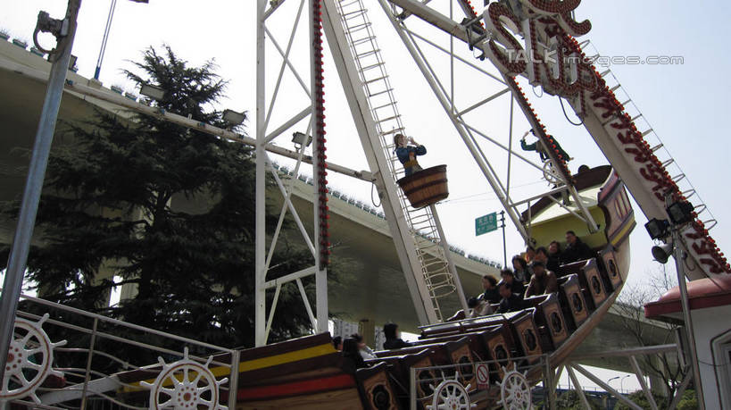 无人,游乐园,横图,室外,白天,仰视,度假,游戏,美景,植物,城市风光,城市,道路,路,游乐场,公路,上海,中国,亚洲,景观,高架,交通,玩,娱乐,树,树木,蓝色,绿色,蓝天,天空,自然,天,享受,休闲,景色,放松,游乐设施,锦江乐园,海盗船,生长,晴朗,成长,活动,申,发泄,消遣,智力,高架桥,东亚,闵行区,上海市,高架道路,跨线桥,万里无云,中华人民共和国,沪,华东地区,宣泄,乐园,主题公园,游艺设施,晴空,晴空万里,玩耍,嬉戏,彩图,低角度拍摄,人造公园,主题乐园,shslj1