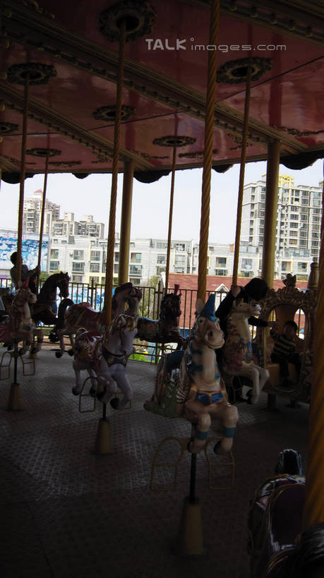 无人,游乐园,竖图,室外,白天,正面,度假,游戏,美景,城市风光,城市,游乐场,上海,中国,亚洲,景观,玩,娱乐,享受,休闲,旋转木马,景色,放松,游乐设施,锦江乐园,活动,申,发泄,消遣,智力,木马,东亚,闵行区,上海市,中华人民共和国,沪,华东地区,宣泄,乐园,主题公园,游艺设施,玩耍,嬉戏,彩图,人造公园,主题乐园,shslj1