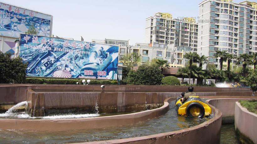 无人,游乐园,家,横图,室外,白天,正面,度假,游戏,美景,植物,城市风光,城市,游乐场,上海,中国,亚洲,房屋,屋子,景观,公寓,玩,娱乐,洋房,楼房,住宅,树,树木,绿色,天空,自然,天,享受,休闲,景色,放松,游乐设施,锦江乐园,生长,成长,活动,申,发泄,消遣,智力,激流勇进,东亚,闵行区,上海市,中华人民共和国,沪,华东地区,宣泄,乐园,主题公园,滑落,游艺设施,爬升,倒转,玩耍,嬉戏,彩图,房子,人造公园,主题乐园,shslj1