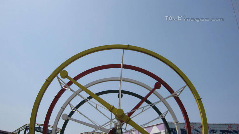 无人,游乐园,横图,室外,白天,仰视,度假,游戏,美景,城市风光,城市,游乐场,上海,中国,亚洲,阴影,光线,影子,景观,玩,娱乐,蓝色,蓝天,天空,阳光,天,享受,休闲,景色,放松,游乐设施,锦江乐园,晴朗,活动,申,发泄,消遣,智力,东亚,闵行区,上海市,万里无云,中华人民共和国,沪,华东地区,宣泄,乐园,主题公园,游艺设施,晴空,晴空万里,玩耍,嬉戏,彩图,低角度拍摄,人造公园,主题乐园,shslj1