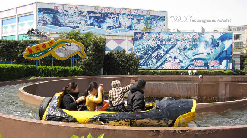 东方人,四个人,游乐园,坐,横图,室外,白天,正面,度假,游戏,美景,植物,城市风光,城市,游乐场,上海,中国,亚洲,行人,游客,游人,握,服装,景观,拿,玩,拿着,休闲装,黄种人,娱乐,路人,旅客,树,树木,衣服,绿色,天空,自然,天,享受,休闲,休闲服,景色,放松,握着,服饰,游乐设施,锦江乐园,生长,成长,活动,申,发泄,消遣,智力,激流勇进,东亚,闵行区,上海市,中华人民共和国,沪,华东地区,宣泄,乐园,主题公园,滑落,游艺设施,爬升,倒转,过客,男人,男性,年轻男性,年轻女性,女人,女性,亚洲人,玩耍,嬉戏,坐着,彩图,全身,人造公园,主题乐园,shslj1