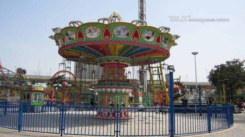 无人,游乐园,横图,室外,白天,仰视,度假,游戏,美景,植物,城市风光,城市,游乐场,上海,中国,亚洲,阴影,光线,影子,景观,玩,娱乐,树,树木,蓝色,绿色,蓝天,天空,阳光,自然,天,享受,休闲,景色,放松,游乐设施,锦江乐园,旋转飞椅,生长,晴朗,成长,活动,申,发泄,消遣,智力,东亚,闵行区,上海市,万里无云,中华人民共和国,沪,华东地区,宣泄,乐园,主题公园,游艺设施,飓风飞椅,旋转秋千,晴空,晴空万里,玩耍,嬉戏,彩图,低角度拍摄,人造公园,主题乐园,shslj1