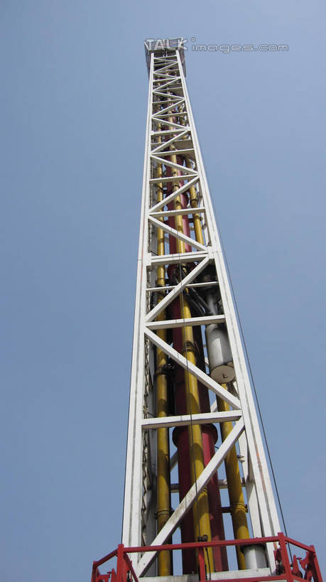 无人,竖图,室外,白天,仰视,度假,游戏,美景,城市风光,城市,上海,中国,亚洲,阴影,光线,影子,景观,玩,娱乐,蓝色,蓝天,天空,阳光,天,享受,休闲,景色,放松,游乐设施,跳楼机,锦江乐园,晴朗,活动,申,发泄,消遣,智力,下降,降落,东亚,闵行区,上海市,万里无云,中华人民共和国,沪,华东地区,宣泄,滑落,游艺设施,降低,爬升,下跌,下落,晴空,晴空万里,玩耍,嬉戏,彩图,低角度拍摄,shslj1