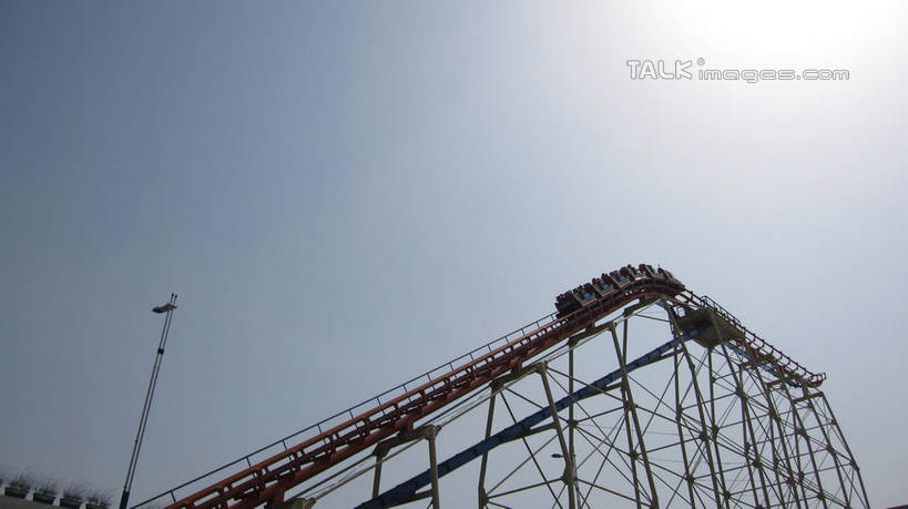 无人,游乐园,横图,室外,白天,仰视,度假,游戏,美景,城市风光,城市,游乐场,上海,中国,亚洲,阴影,曲折,弯曲,光线,影子,景观,玩,娱乐,过山车,蓝色,蓝天,天空,阳光,天,享受,休闲,景色,放松,游乐设施,云霄飞车,锦江乐园,蜿蜒,晴朗,活动,申,发泄,消遣,智力,东亚,闵行区,上海市,万里无云,中华人民共和国,沪,华东地区,宣泄,乐园,主题公园,滑落,游艺设施,爬升,倒转,晴空,晴空万里,玩耍,嬉戏,彩图,低角度拍摄,人造公园,主题乐园,shslj1